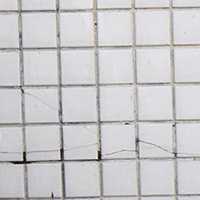 タイルのひび・欠け・浮きはありませんか?